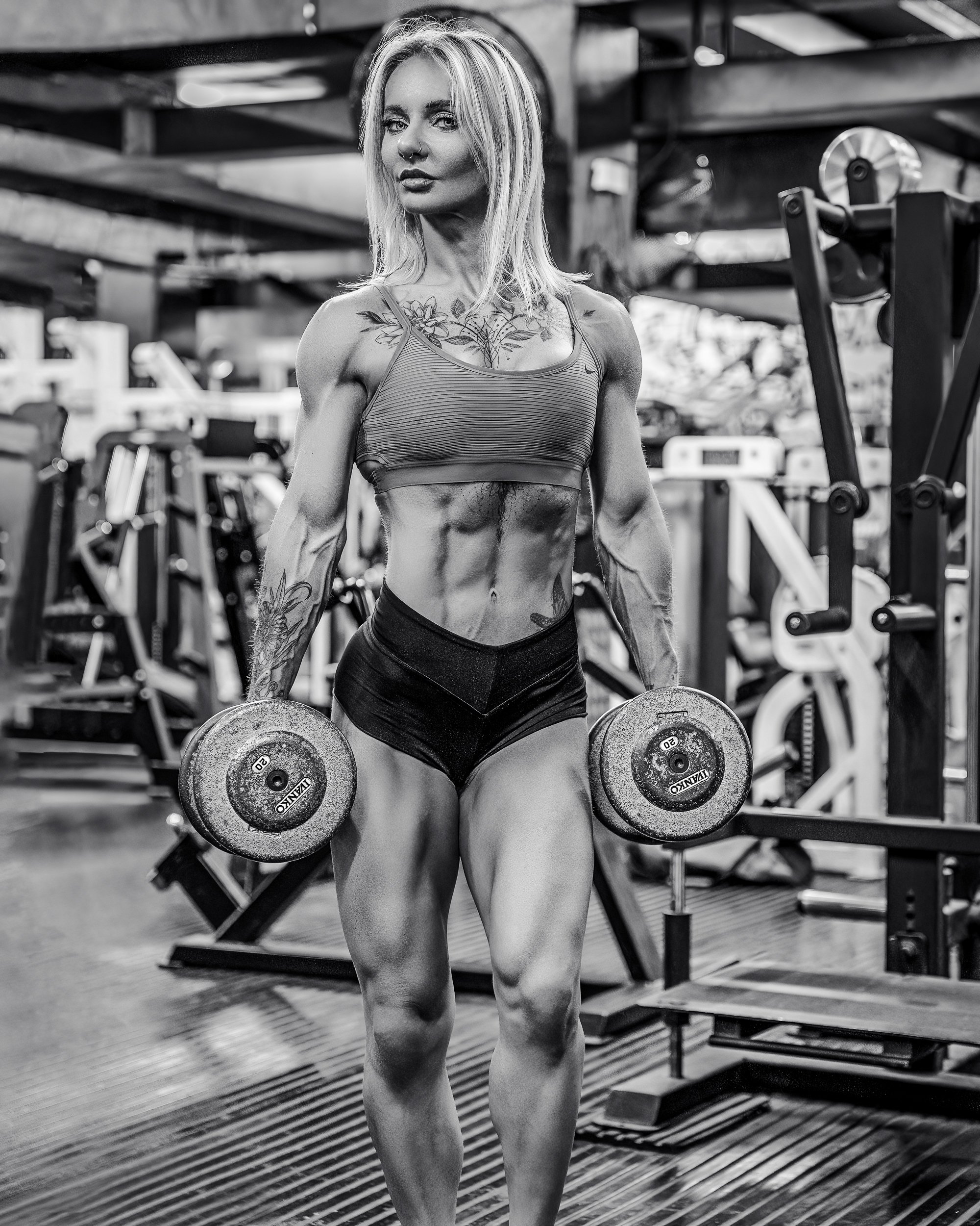 Monika Szpakowics of Monikija Coaching with weights in hand